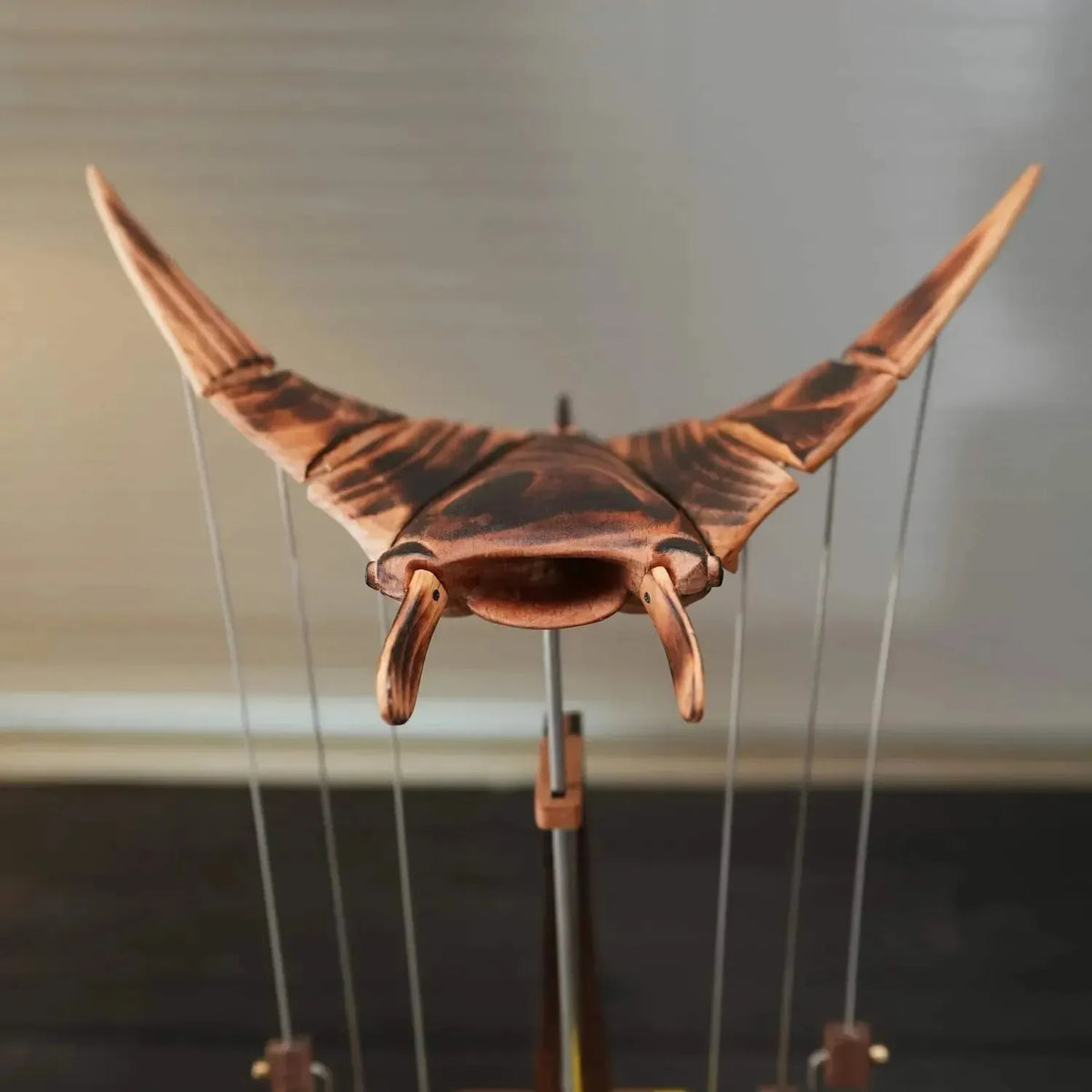 š„Handcrafted Walnut Manta Ray Automaton ā The Oceanās Silent Gliderš